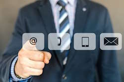 making cold email responsive- image of man pointing to email icon